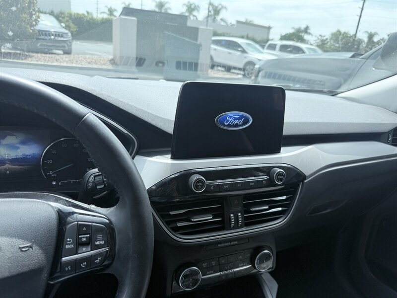 2022 Ford Escape Hybrid SE - Photo 12 - Orange, CA 92867