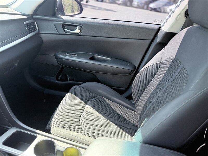 2019 Kia Optima LX - Photo 11 - Orange, CA 92867