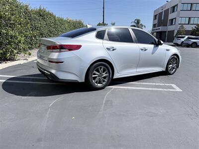 2019 Kia Optima LX - Photo 8 - Orange, CA 92867