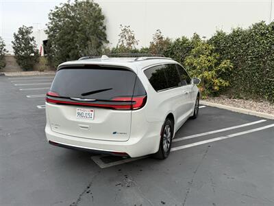 2021 Chrysler Pacifica Hybrid Touring L   - Photo 10 - Orange, CA 92867