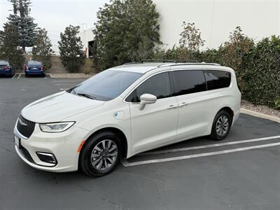 2021 Chrysler Pacifica Hybrid Touring L   - Photo 4 - Orange, CA 92867