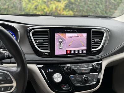 2021 Chrysler Pacifica Hybrid Touring L   - Photo 14 - Orange, CA 92867