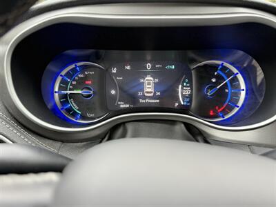 2021 Chrysler Pacifica Hybrid Touring L   - Photo 15 - Orange, CA 92867