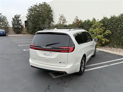 2021 Chrysler Pacifica Hybrid Touring L   - Photo 9 - Orange, CA 92867