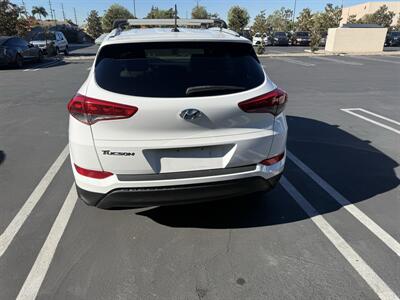 2017 Hyundai TUCSON SE - Photo 24 - Orange, CA 92867
