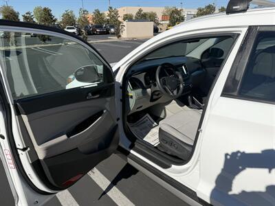 2017 Hyundai TUCSON SE - Photo 25 - Orange, CA 92867