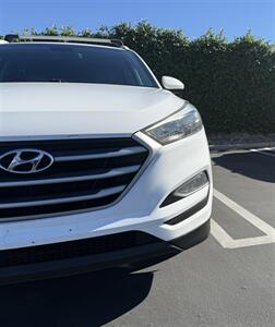 2017 Hyundai TUCSON SE - Photo 3 - Orange, CA 92867