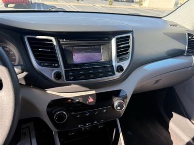 2017 Hyundai TUCSON SE - Photo 27 - Orange, CA 92867