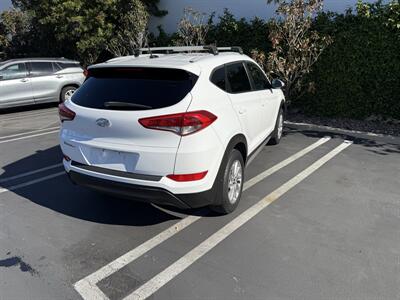 2017 Hyundai TUCSON SE - Photo 12 - Orange, CA 92867