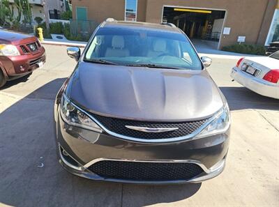 2017 Chrysler Pacifica Limited   - Photo 10 - Orange, CA 92867