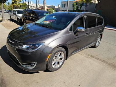 2017 Chrysler Pacifica Limited   - Photo 12 - Orange, CA 92867