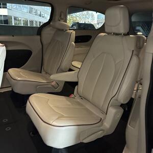 2017 Chrysler Pacifica Limited   - Photo 26 - Orange, CA 92867