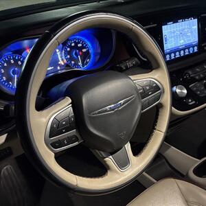 2017 Chrysler Pacifica Limited   - Photo 35 - Orange, CA 92867