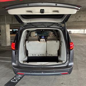 2017 Chrysler Pacifica Limited   - Photo 31 - Orange, CA 92867
