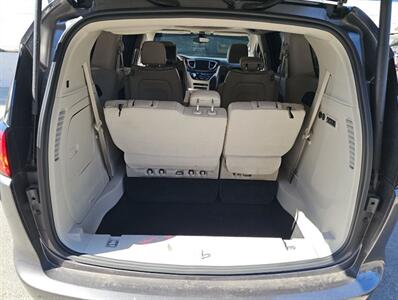 2017 Chrysler Pacifica Limited   - Photo 21 - Orange, CA 92867