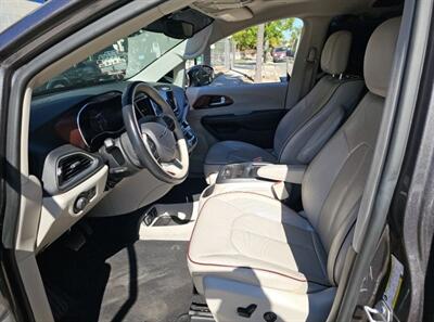 2017 Chrysler Pacifica Limited   - Photo 19 - Orange, CA 92867