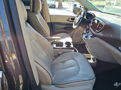2017 Chrysler Pacifica Limited   - Photo 18 - Orange, CA 92867