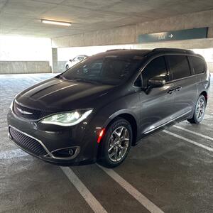2017 Chrysler Pacifica Limited   - Photo 3 - Orange, CA 92867