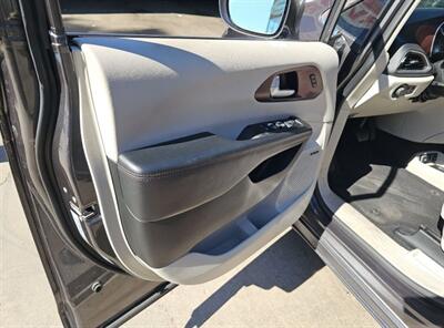 2017 Chrysler Pacifica Limited   - Photo 13 - Orange, CA 92867