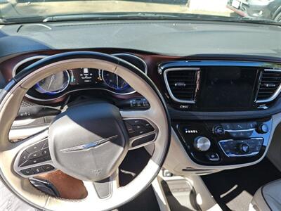 2017 Chrysler Pacifica Limited   - Photo 16 - Orange, CA 92867