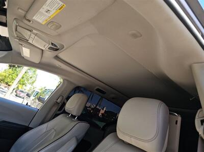 2017 Chrysler Pacifica Limited   - Photo 20 - Orange, CA 92867