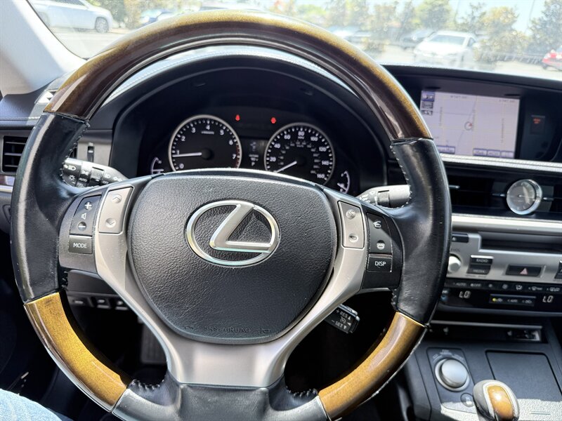 2013 Lexus ES 350 - Photo 15 - Orange, CA 92867