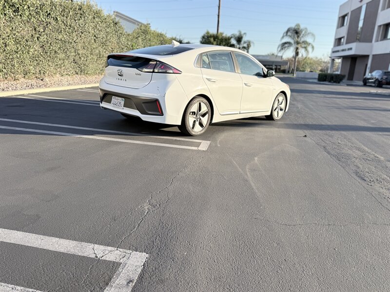 2020 Hyundai IONIQ Hybrid Limited - Photo 8 - Orange, CA 92867