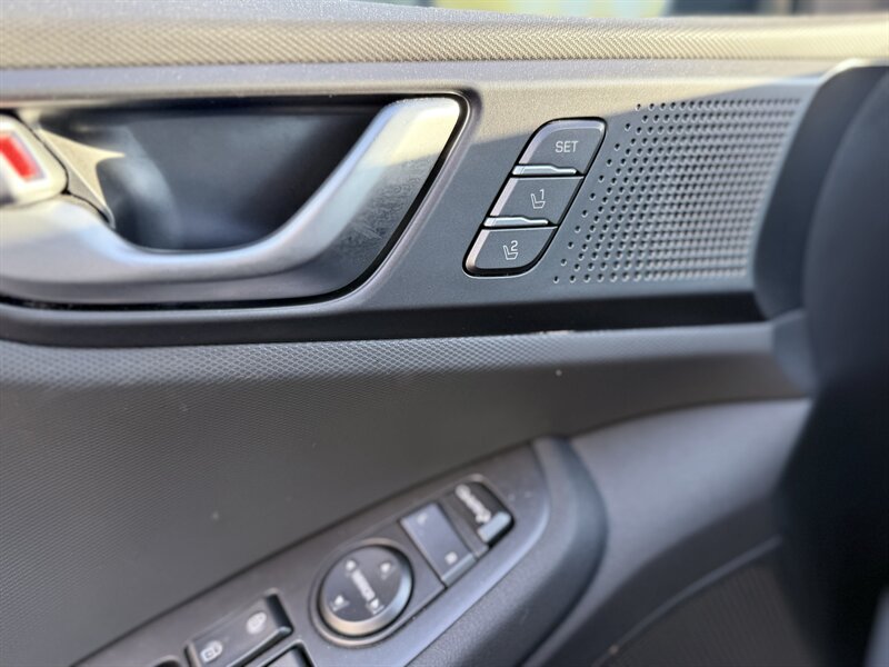 2020 Hyundai IONIQ Hybrid Limited - Photo 11 - Orange, CA 92867