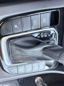 2020 Hyundai IONIQ Hybrid Limited - Photo 12 - Orange, CA 92867