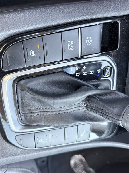 2020 Hyundai IONIQ Hybrid Limited - Photo 13 - Orange, CA 92867