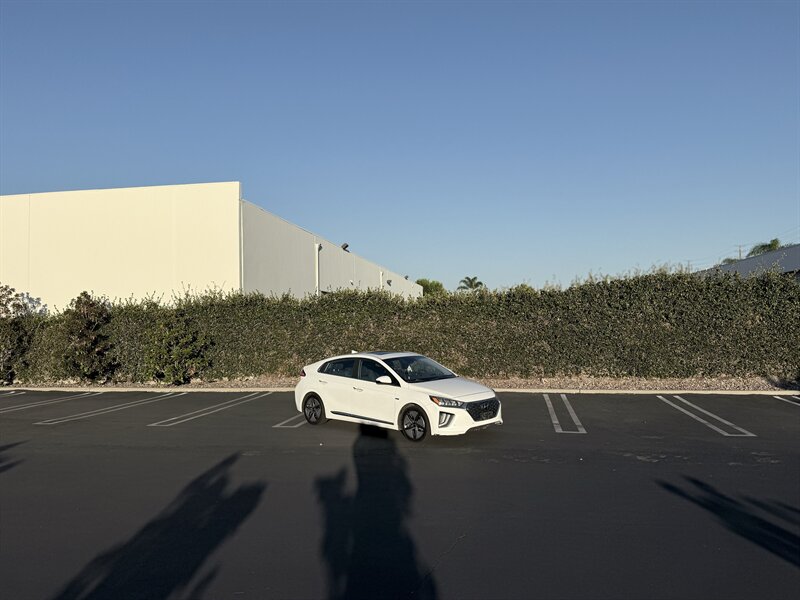 2020 Hyundai IONIQ Hybrid Limited - Photo 6 - Orange, CA 92867