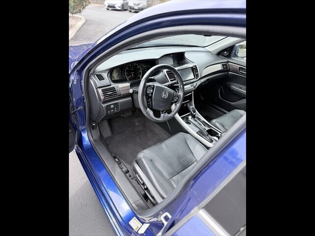 2017 Honda Accord Hybrid Touring - Photo 9 - Orange, CA 92867