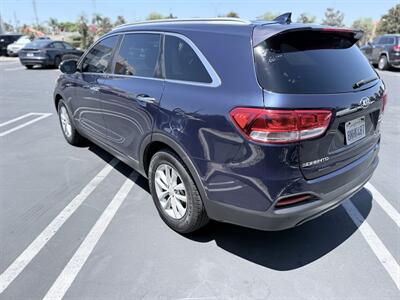 2016 Kia Sorento LX V6   - Photo 9 - Orange, CA 92867