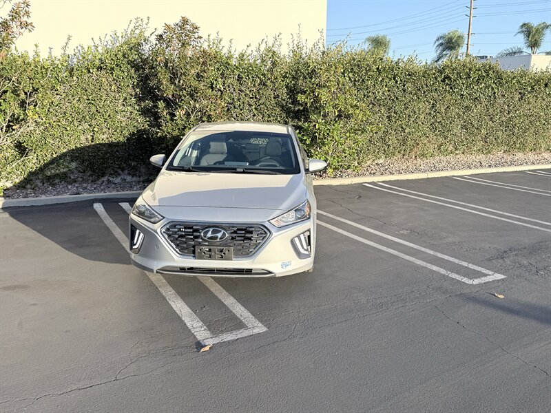 2020 Hyundai IONIQ SE - Photo 4 - Orange, CA 92867