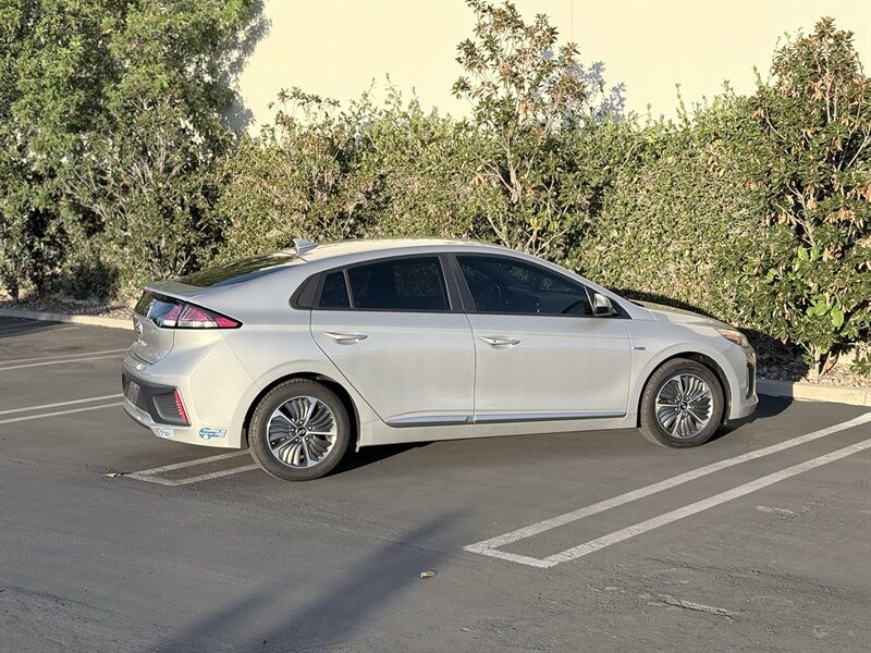 2020 Hyundai IONIQ SE - Photo 10 - Orange, CA 92867