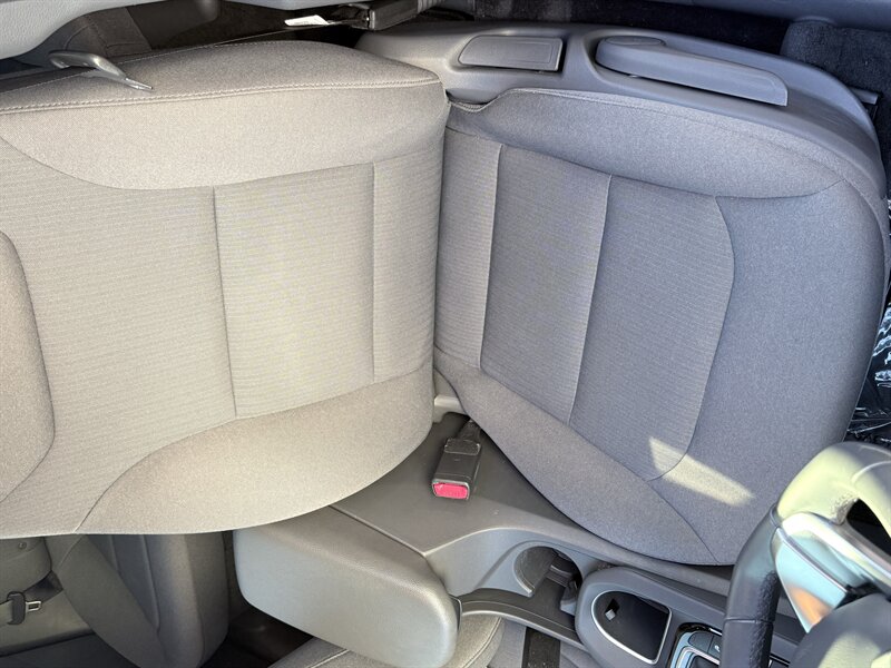 2020 Hyundai IONIQ SE - Photo 13 - Orange, CA 92867
