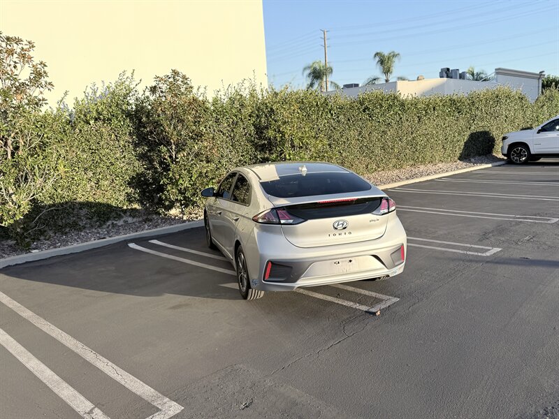 2020 Hyundai IONIQ SE - Photo 6 - Orange, CA 92867