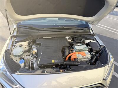 2020 Hyundai IONIQ SE - Photo 18 - Orange, CA 92867