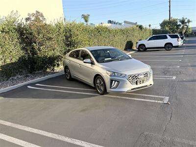 2020 Hyundai IONIQ SE - Photo 2 - Orange, CA 92867