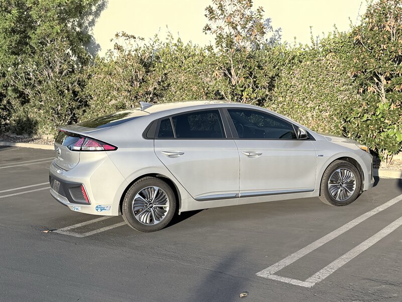 2020 Hyundai IONIQ SE - Photo 9 - Orange, CA 92867