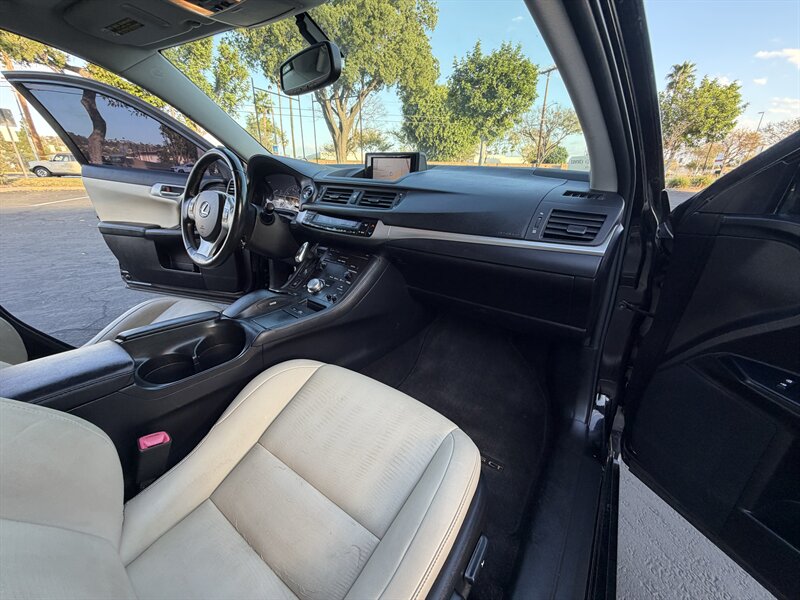 2013 Lexus CT 200h - Photo 17 - Orange, CA 92867