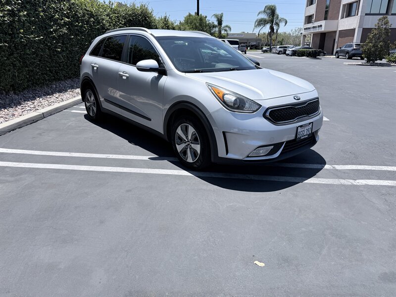 2019 Kia Niro EX - Photo 5 - Orange, CA 92867