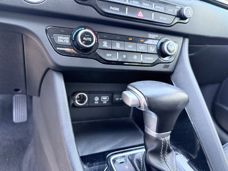 2019 Kia Niro EX - Photo 16 - Orange, CA 92867