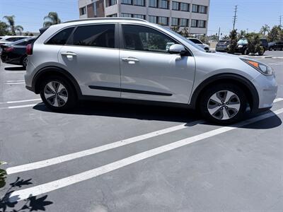 2019 Kia Niro EX - Photo 6 - Orange, CA 92867