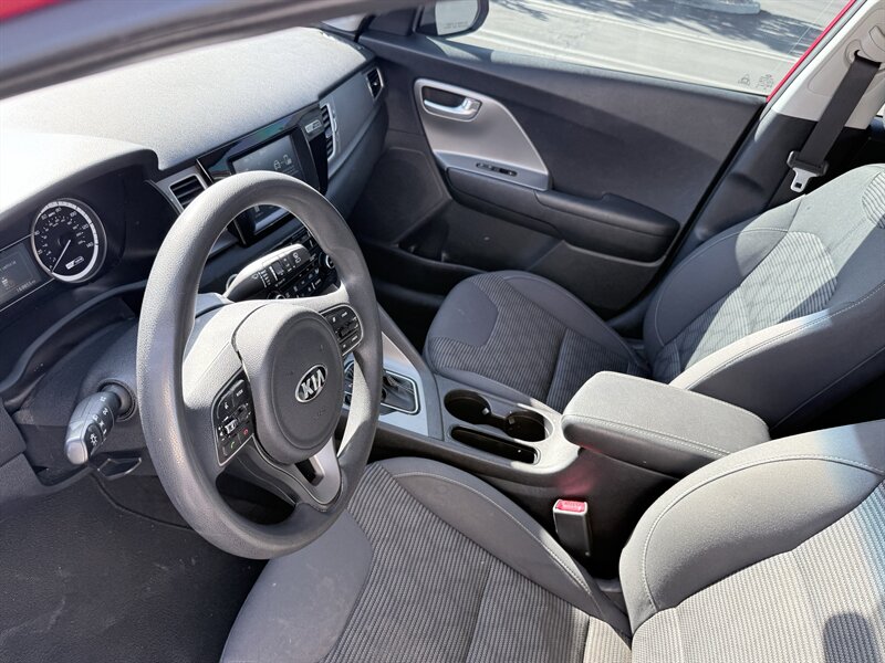 2017 Kia Niro LX - Photo 13 - Orange, CA 92867
