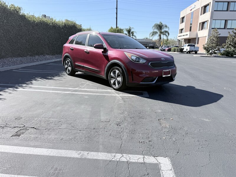 2017 Kia Niro LX - Photo 2 - Orange, CA 92867