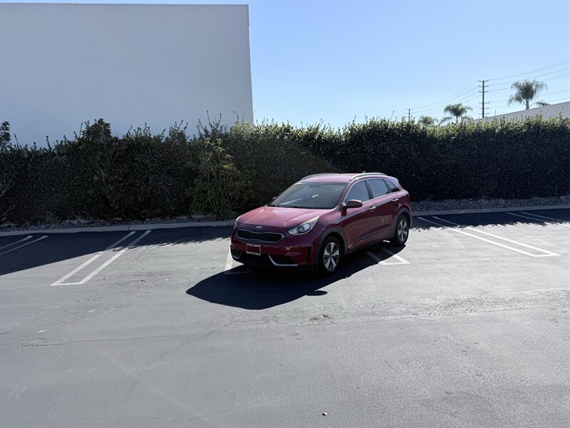 2017 Kia Niro LX - Photo 5 - Orange, CA 92867
