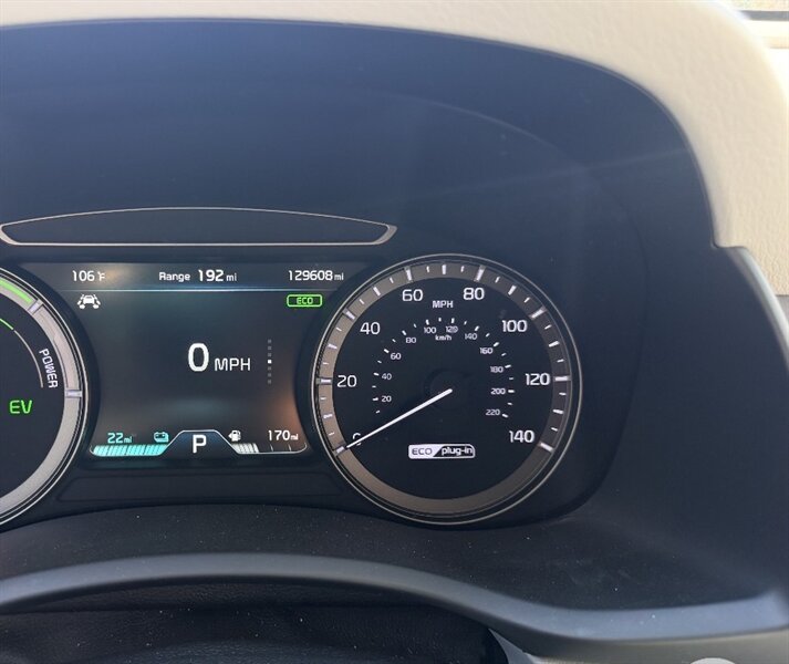 2017 Kia Niro LX - Photo 17 - Orange, CA 92867