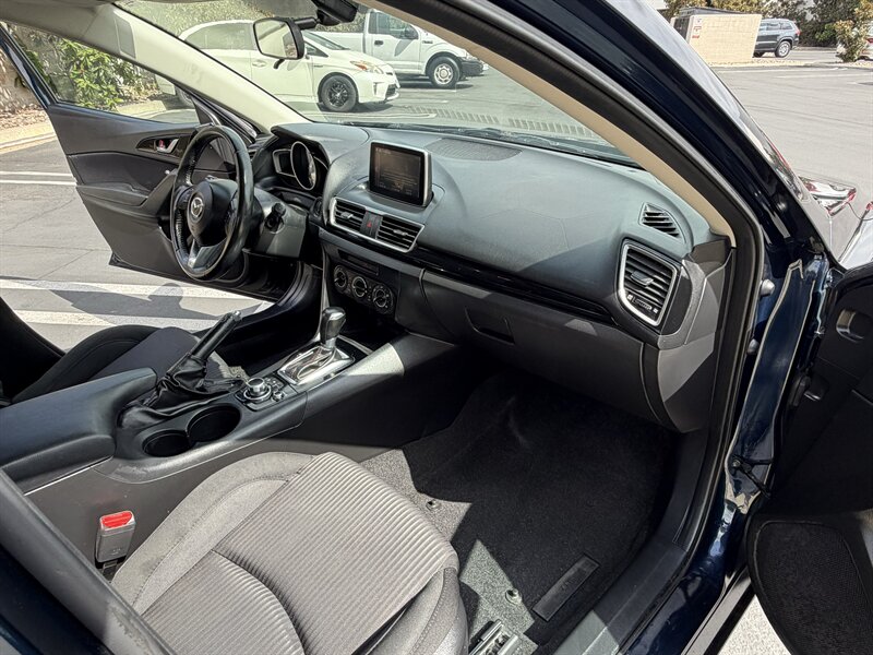 2016 Mazda MAZDA3 i Touring - Photo 11 - Orange, CA 92867