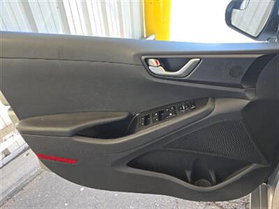 2019 Hyundai IONIQ Plug-in Hybrid   - Photo 11 - Orange, CA 92867
